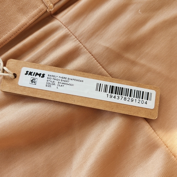 NWT SKIMS Barely There Mid Thigh Short - Picture 8 of 8